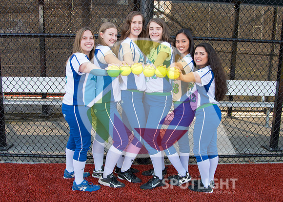 LHS Fastpitch Seniors _NEW4559